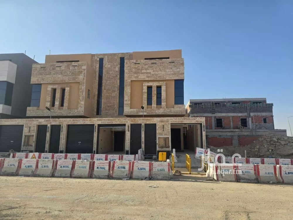 4 bedroom floor in Tuwaiq 1