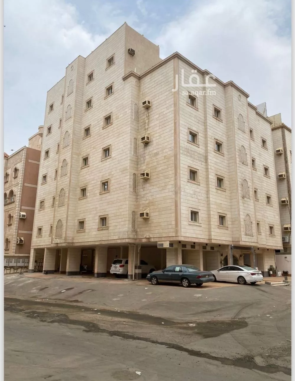 عمارة 717 م² في الريان 2