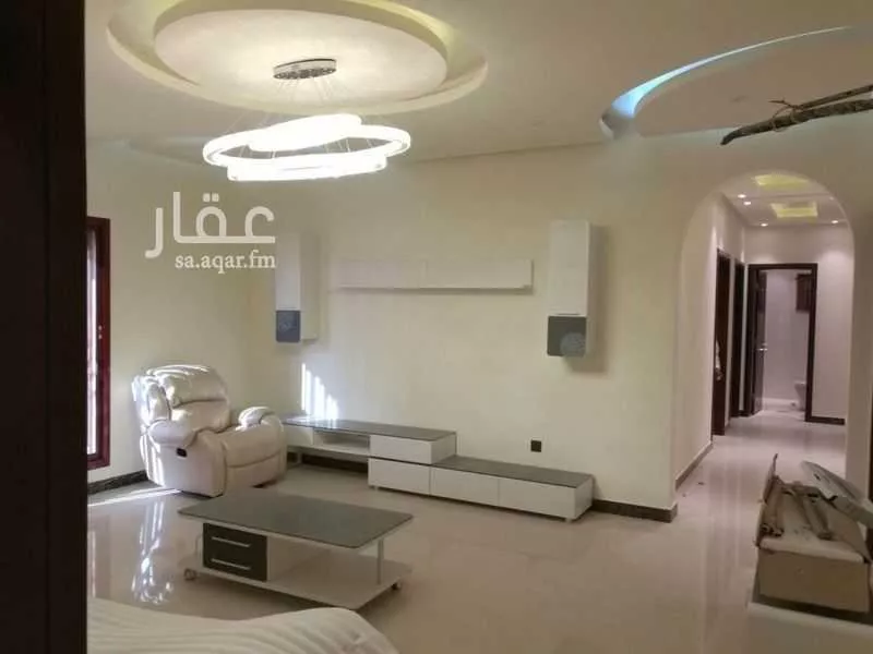 شقة 6 غرف في النزهة 4