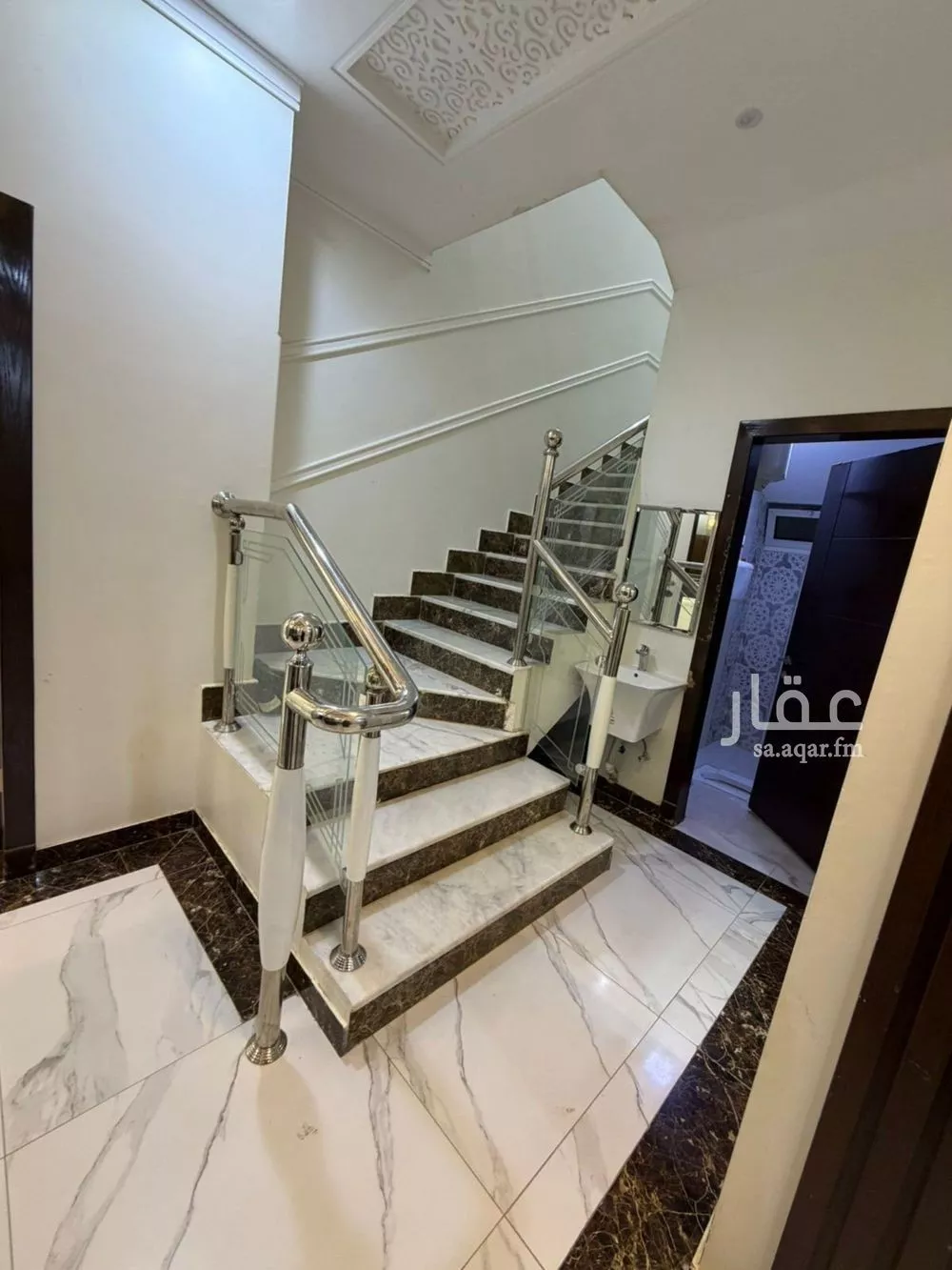 5 bedroom villa in Al Mahdiyyah 3