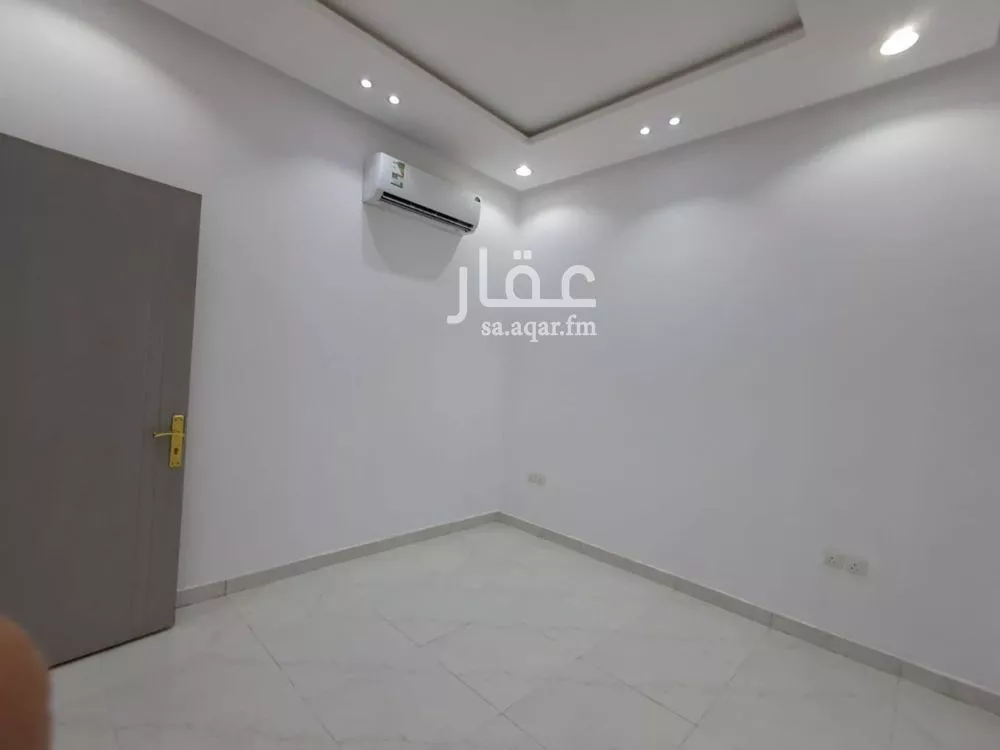 شقة 3 غرف في الرمال 4