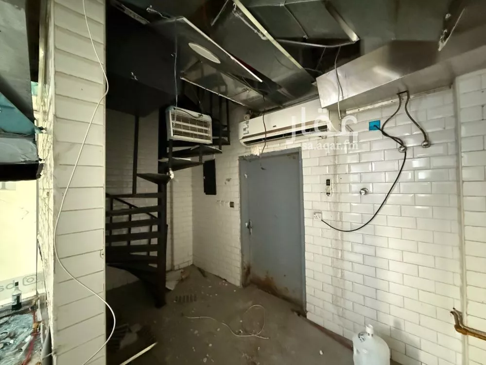 محل 49 م² في الحزام الاخضر 4