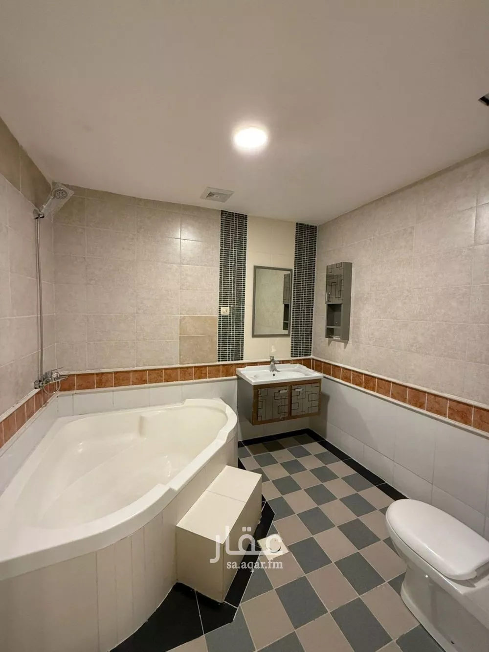 عمارة 5390 م² في العقيق 5