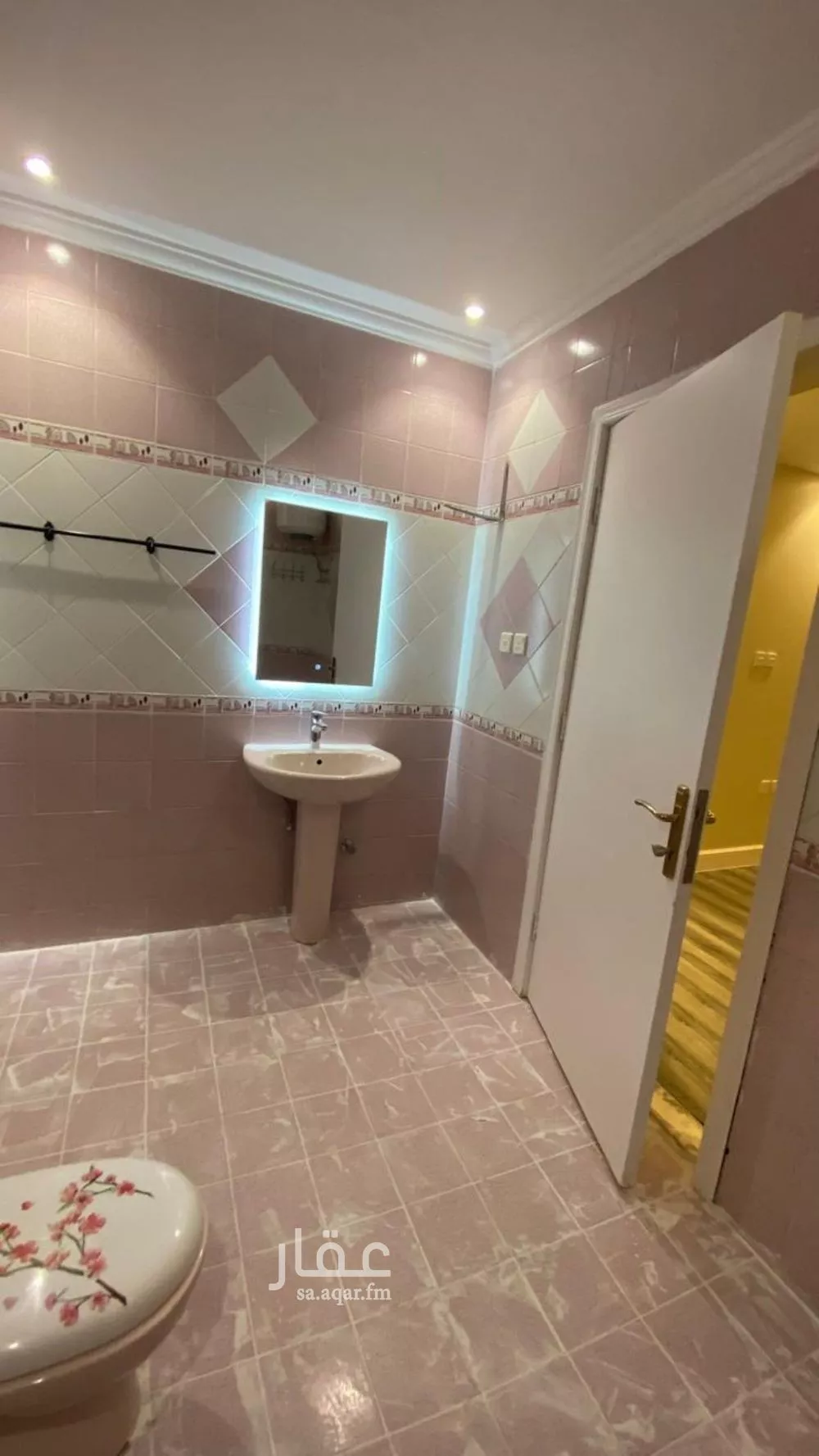 5 bedroom apartment in Dhahrat Laban, Riyadh 11