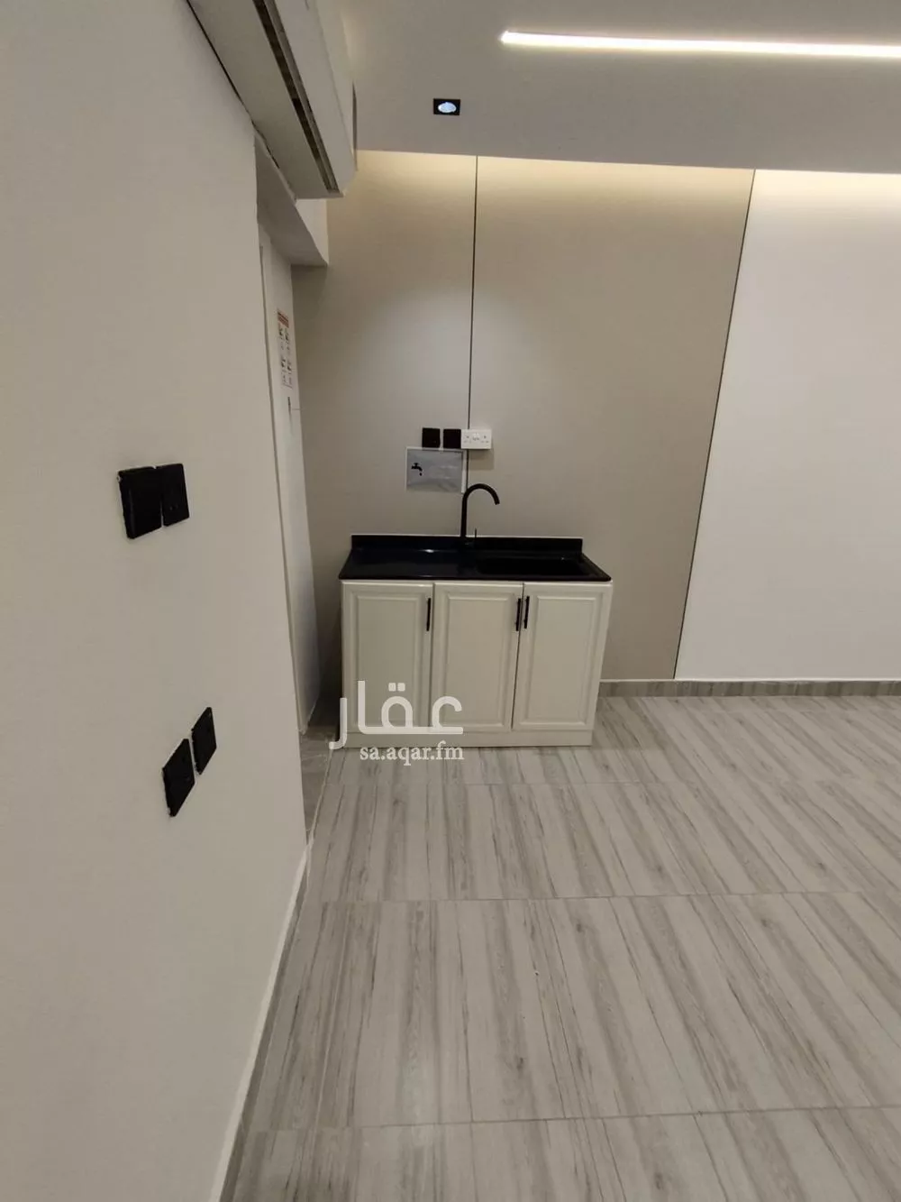 شقة 1 غرف في الملقا 3