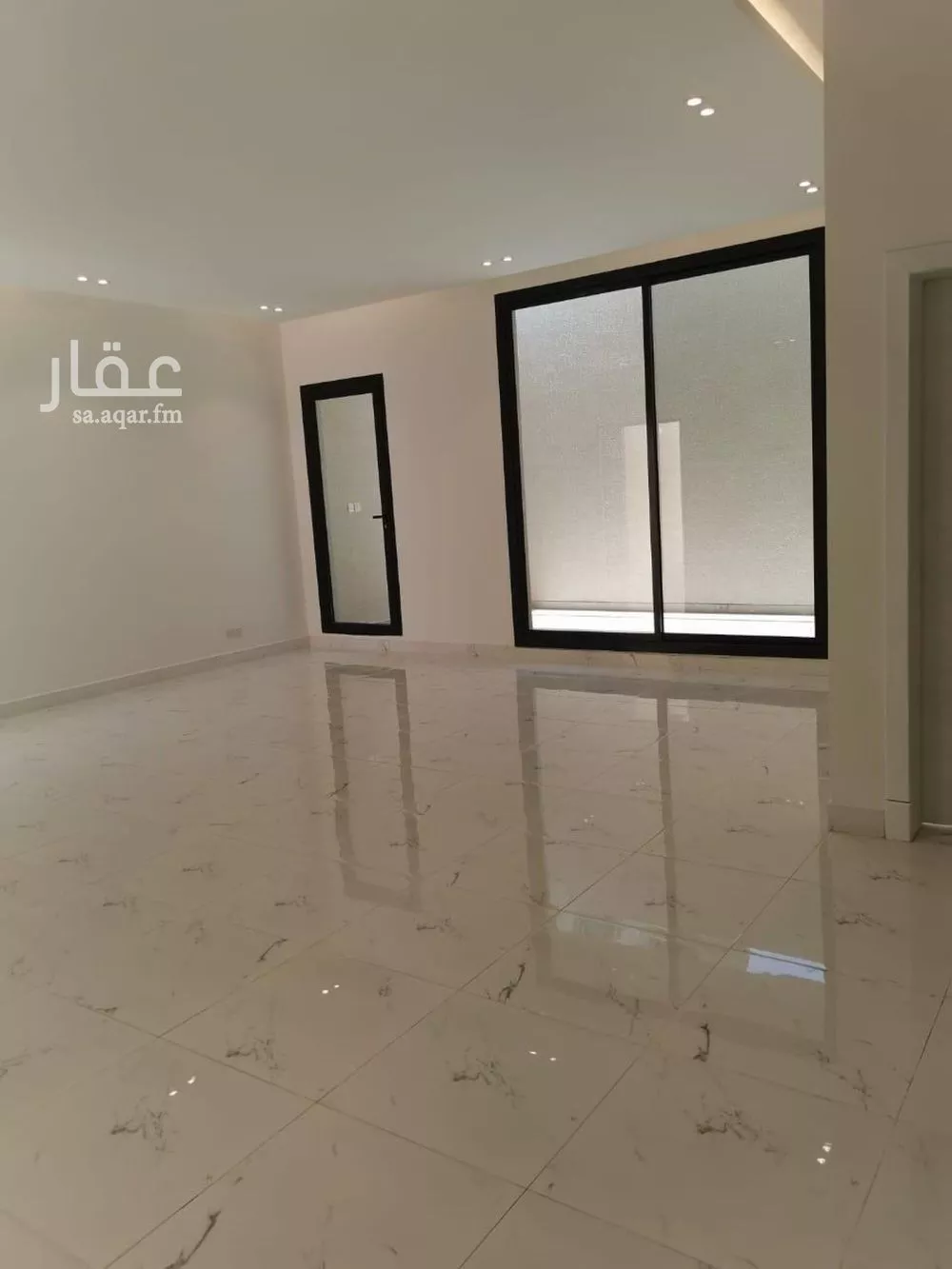 فيلا 3 غرف في العارض 4