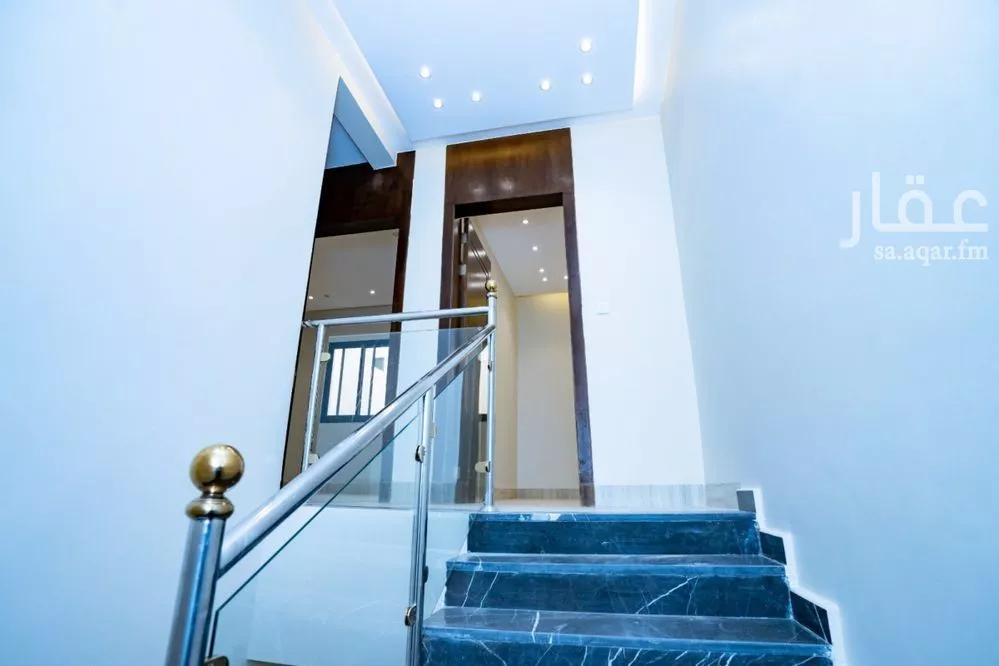 شقة 6 غرف في الرمال 5