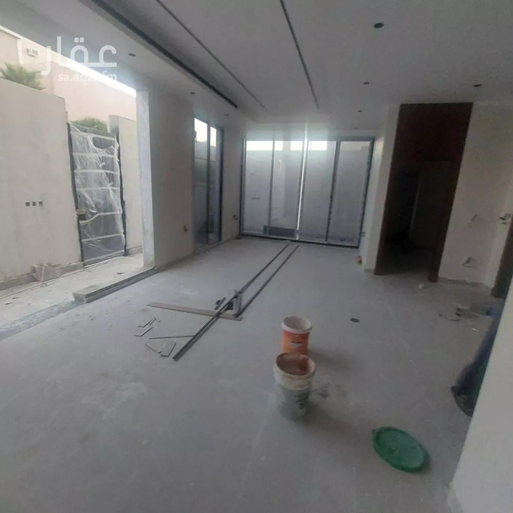 فيلا 4 غرف في العارض 2