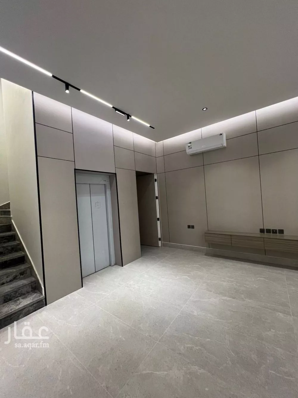 6 bedroom villa in Al Yarmouk 3