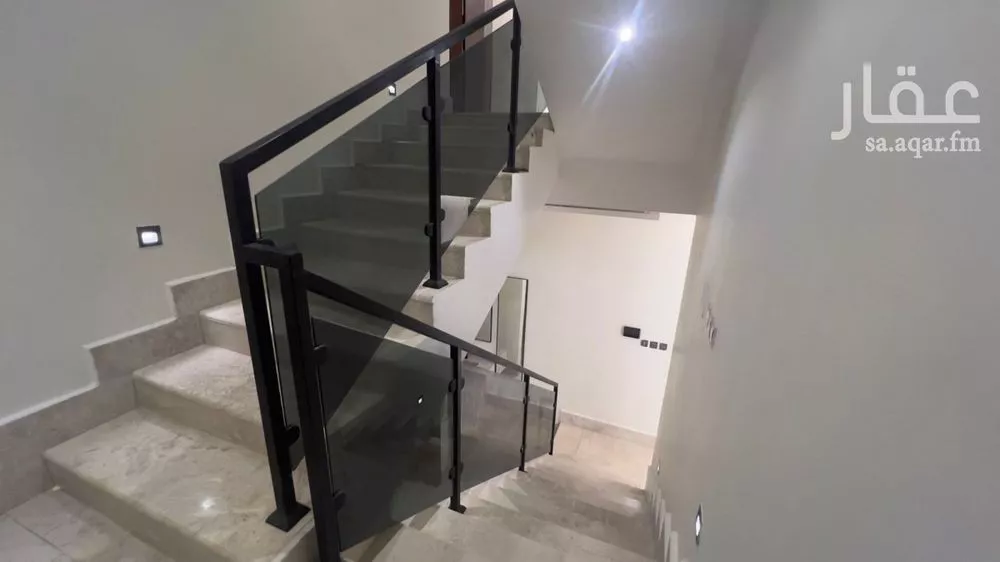 فيلا 5 غرف في عكاظ 3