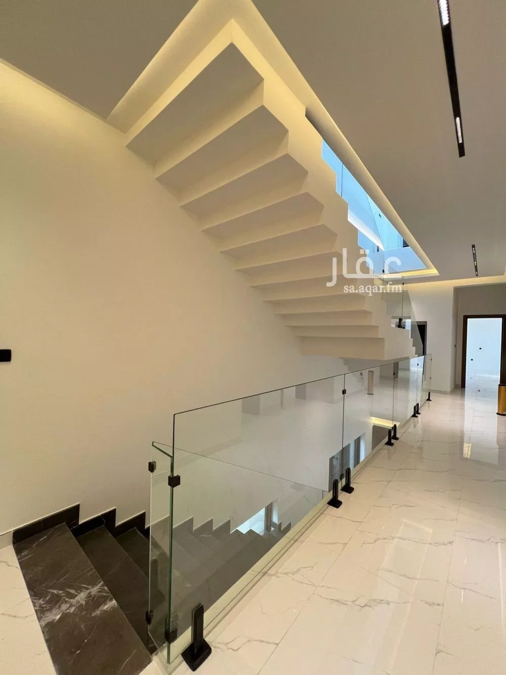 فيلا 5 غرف في العارض 4