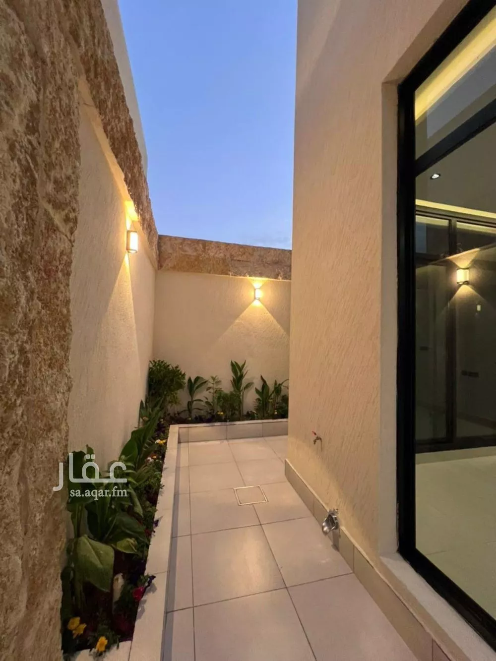 فيلا 6 غرف في النرجس 4