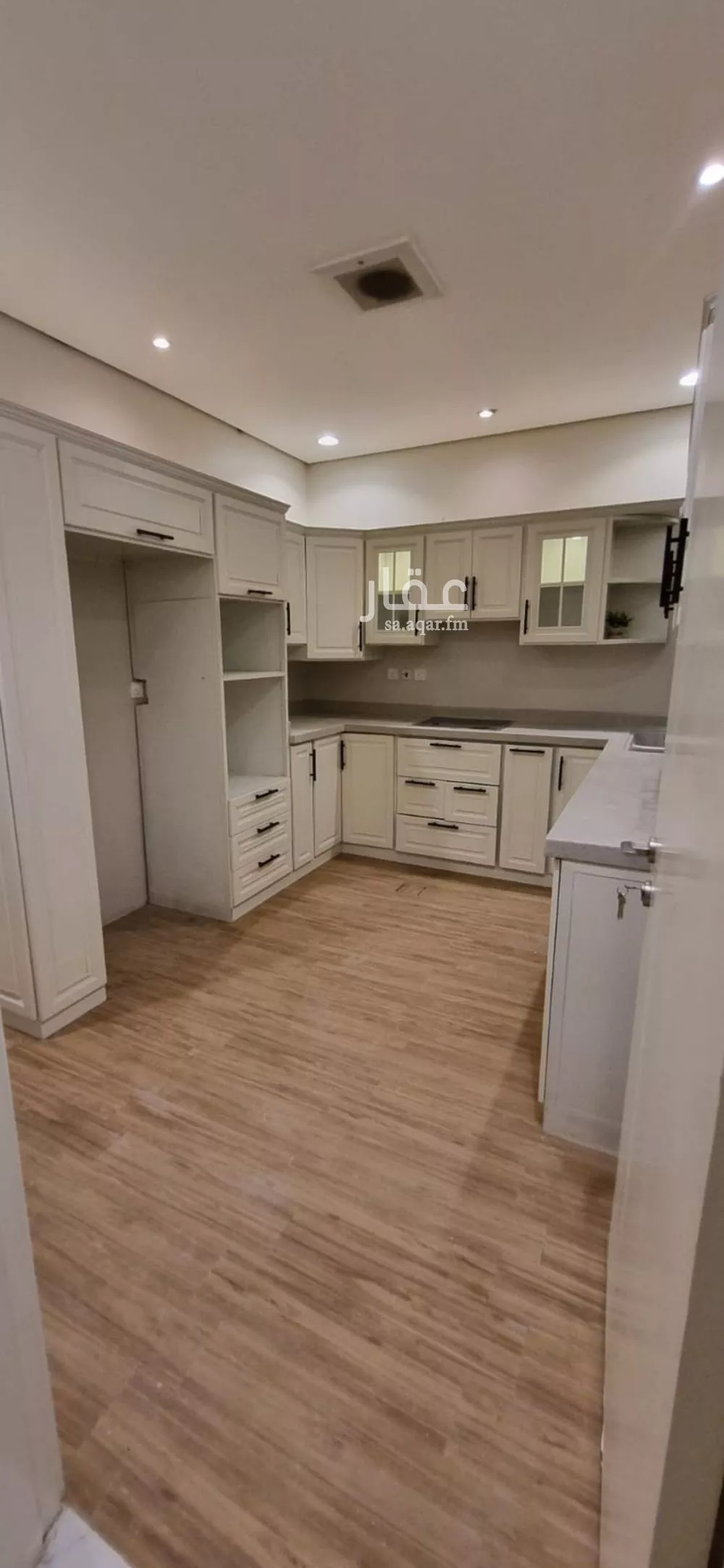 3 bedroom floor in Hittin 4