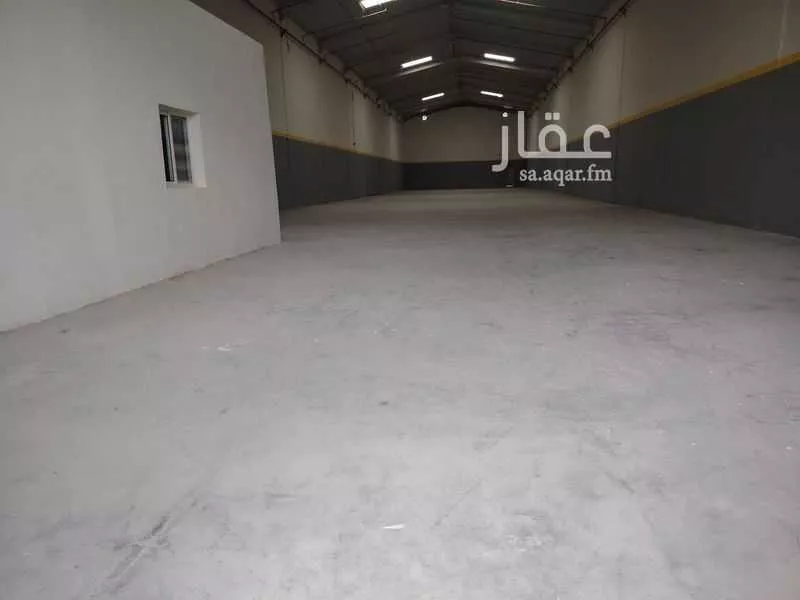 مستودع 1300 م² في المنصورية 1