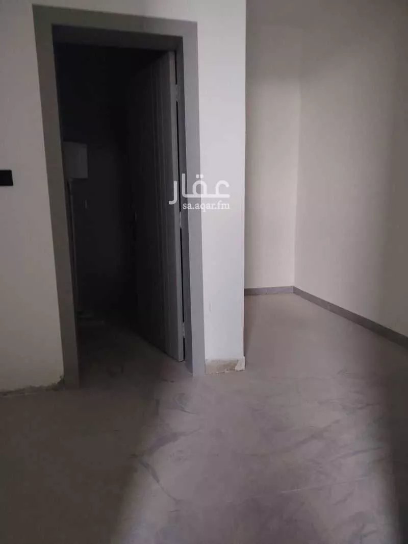 مستودع 1300 م² في المنصورية 3