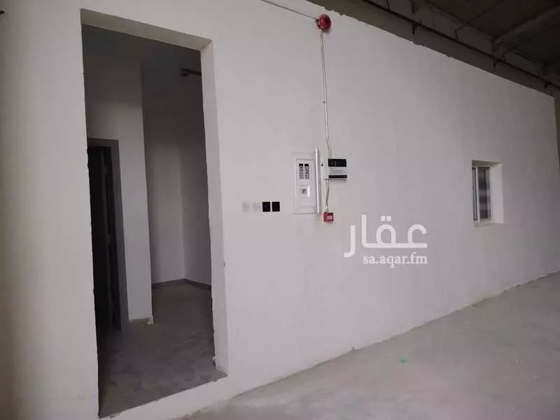 مستودع 1300 م² في المنصورية 2