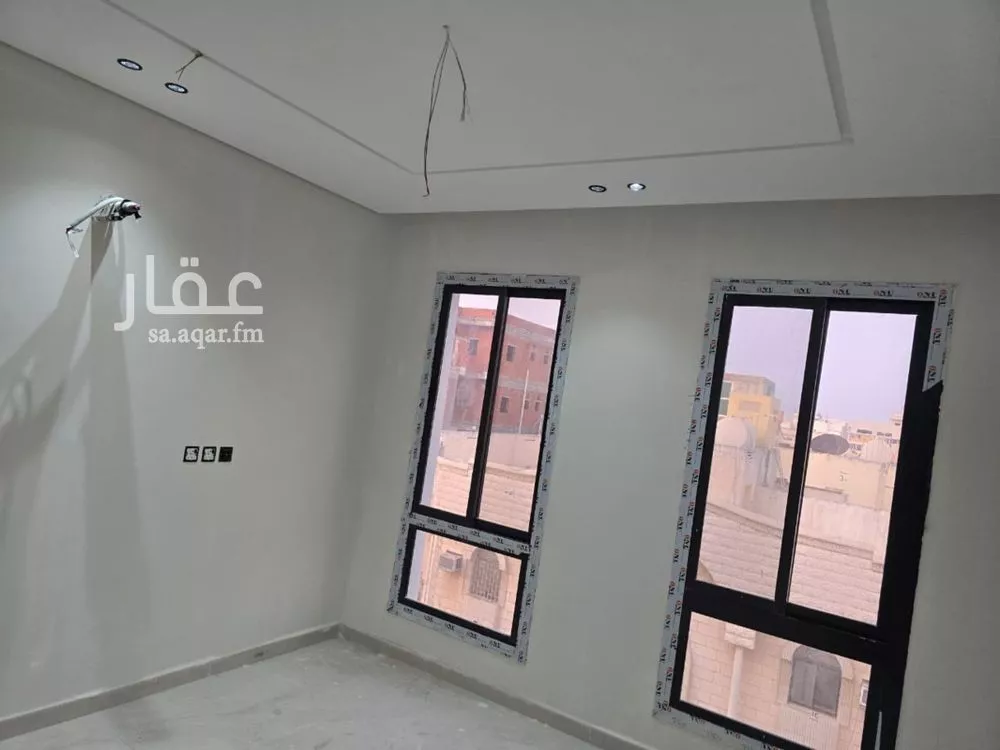 شقة 5 غرف في النزهة 4