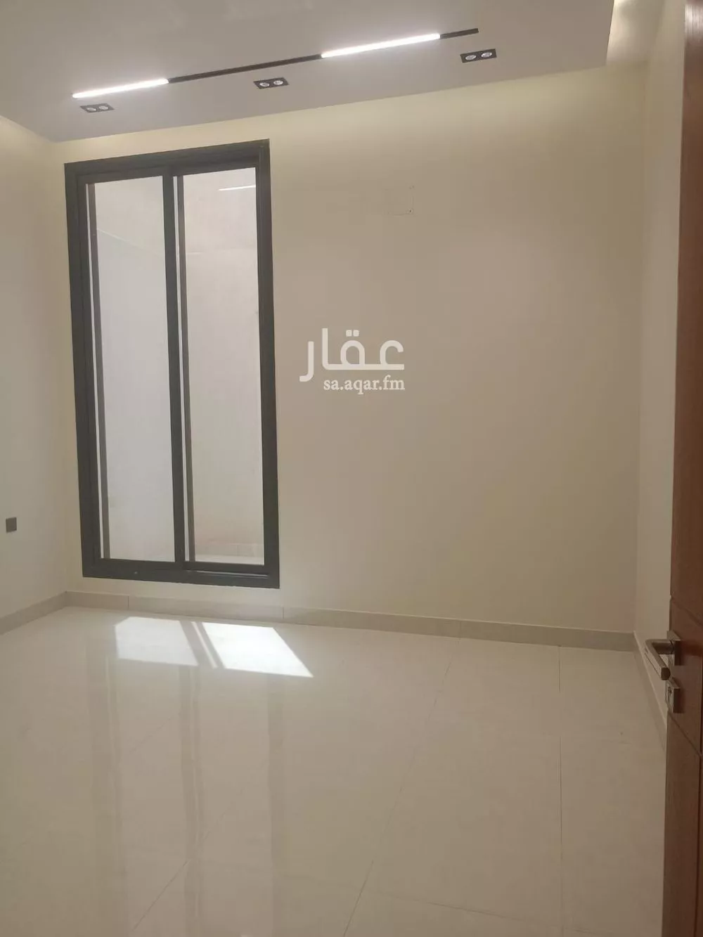 فيلا 4 غرف في الجنادرية 9