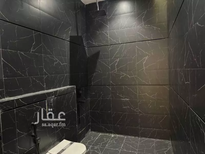 فيلا 5 غرف في الشرق 3