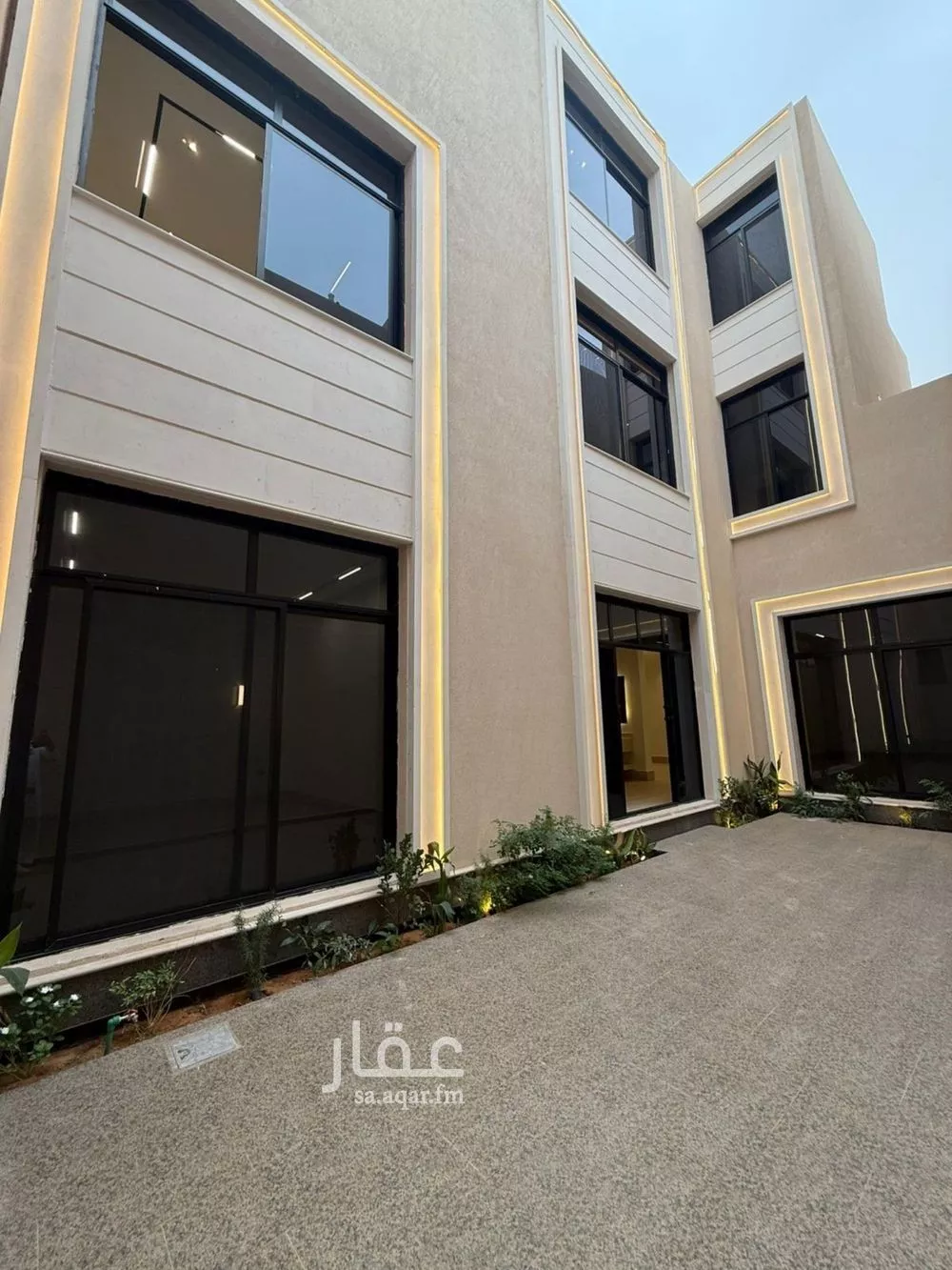 8 bedroom villa in Al Mahdiyyah 4