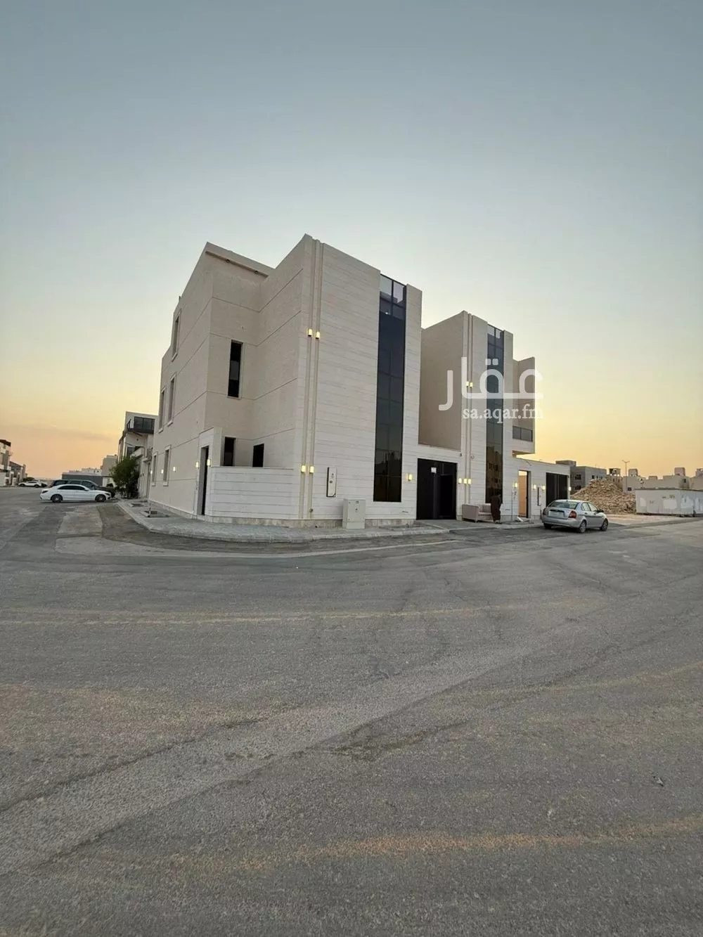 فيلا 7 غرف في المهدية 5