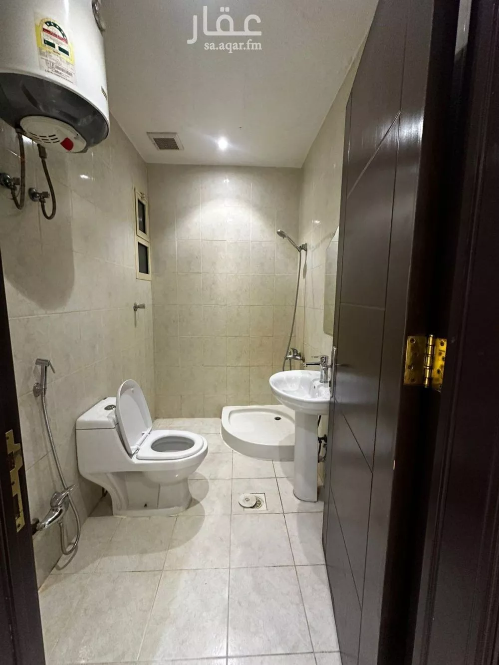 شقة 3 غرف في الملقا 4