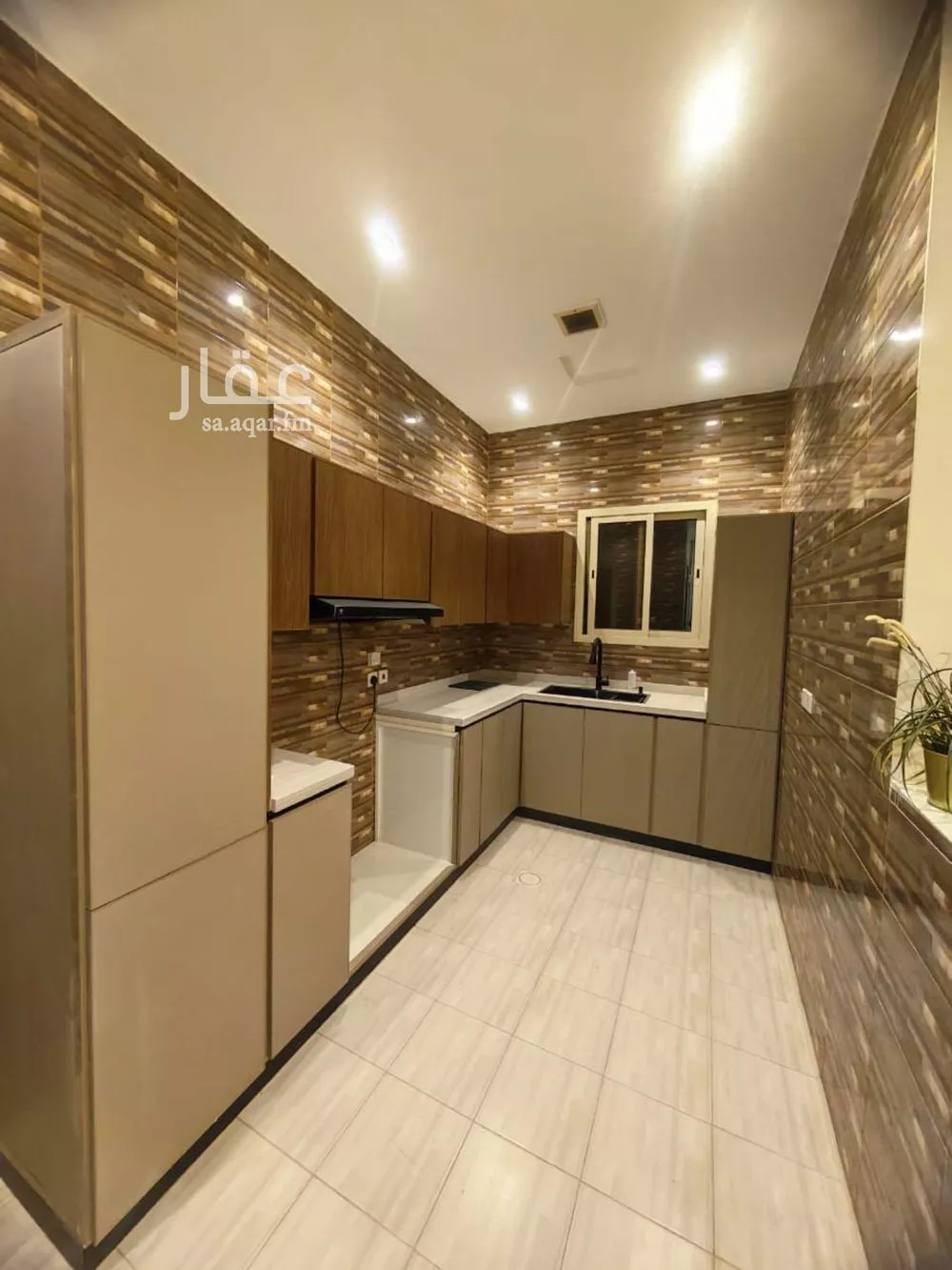 شقة 4 غرف في العارض 1