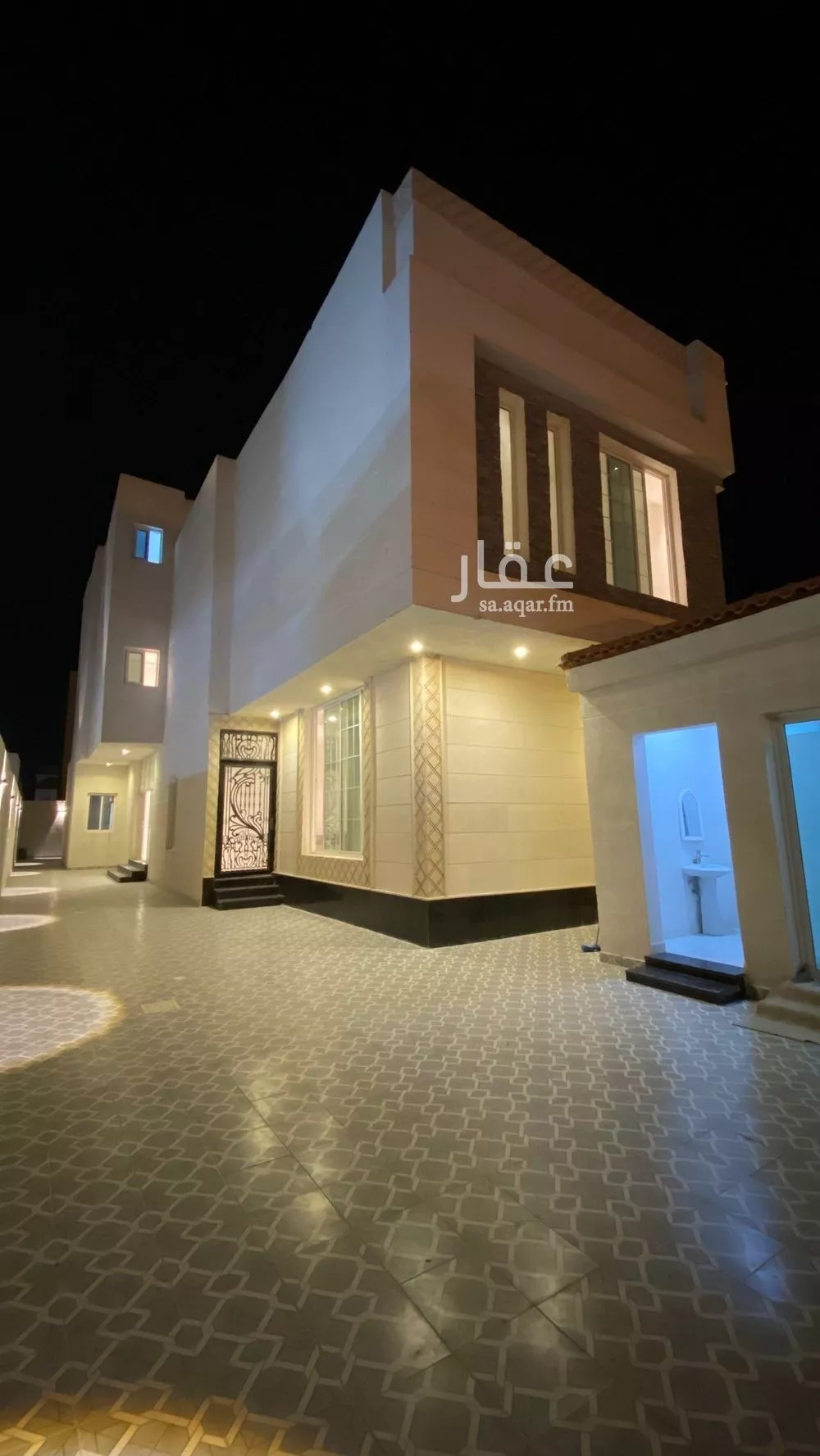 فيلا 7 غرف في الامواج 2