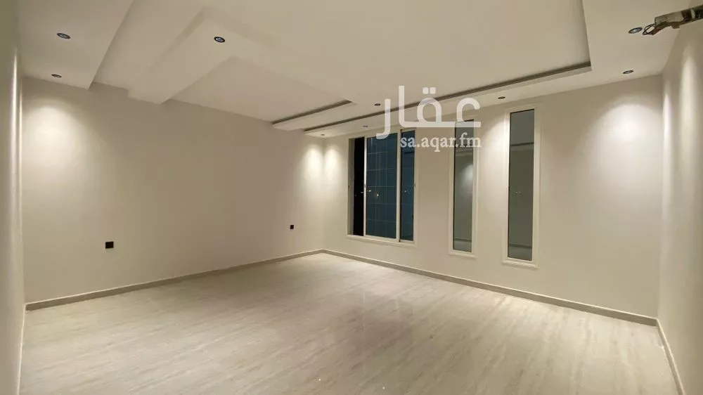 فيلا 7 غرف في الامواج 4