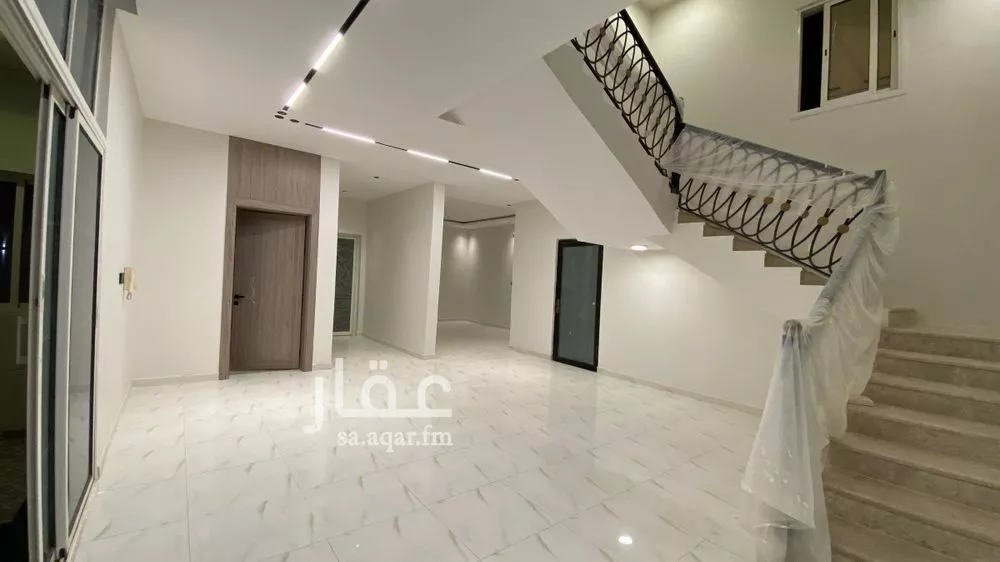 فيلا 7 غرف في الامواج 5