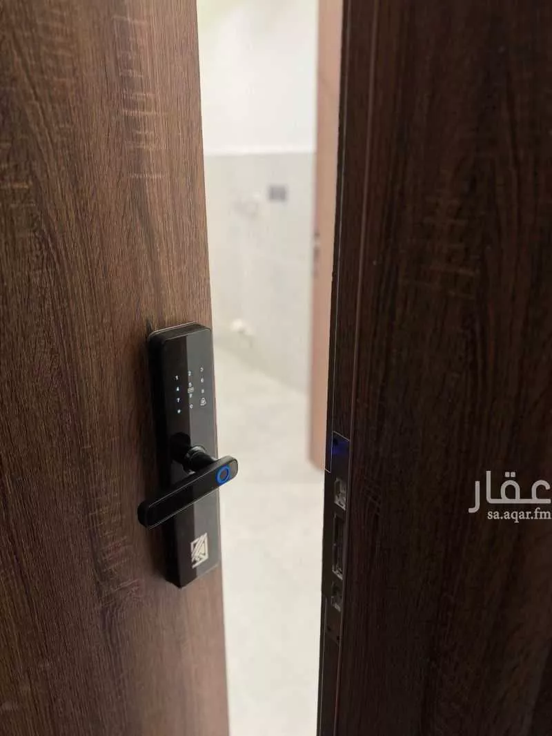 شقة 4 غرف في الروضة 4