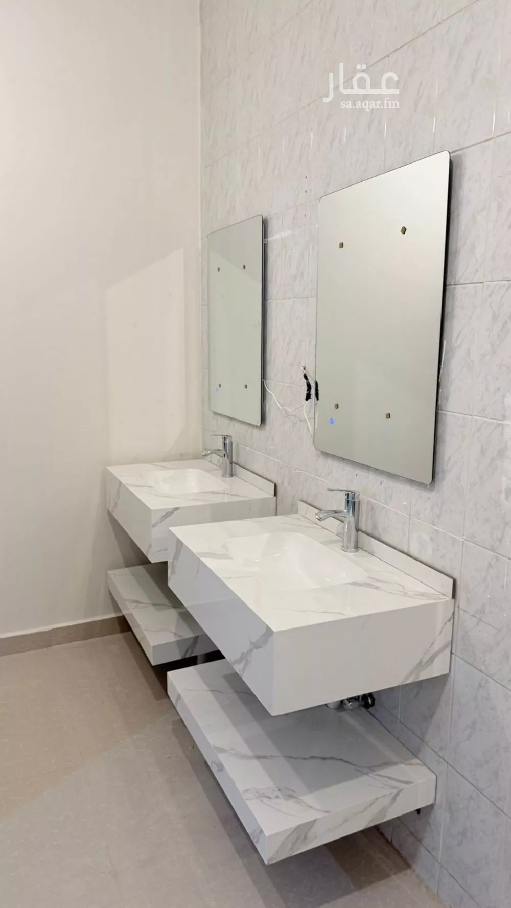 3 bedroom floor in Irqah 3