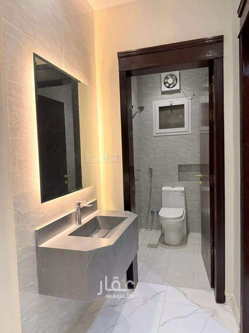 4 bedroom apartment in Muraykh 5