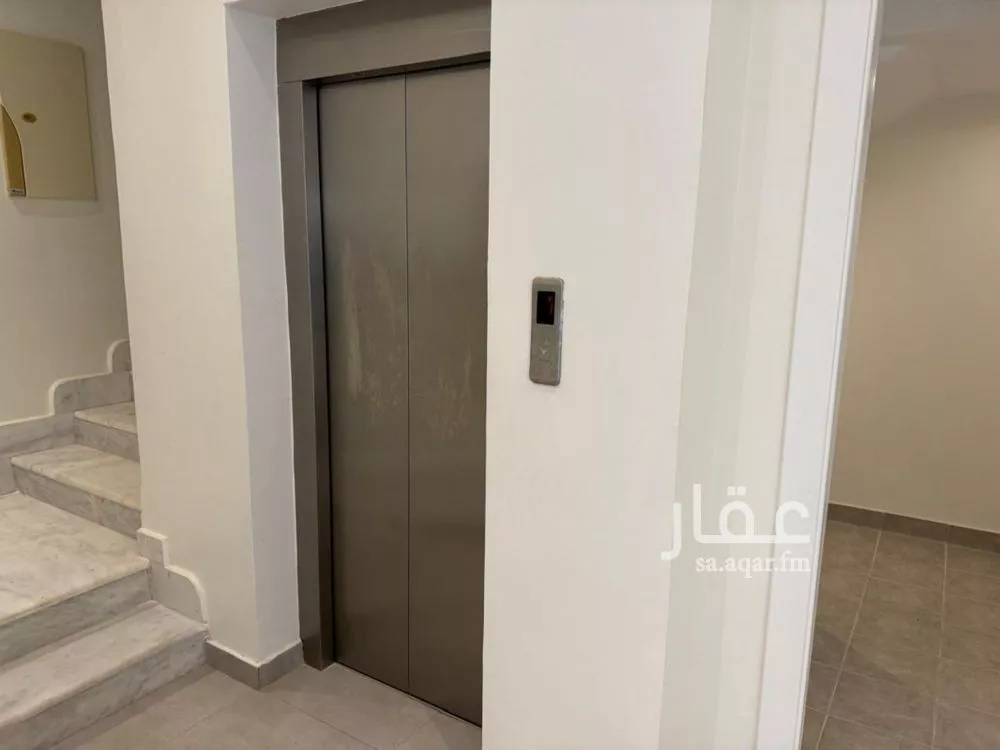 فيلا 6 غرف في العارض 2