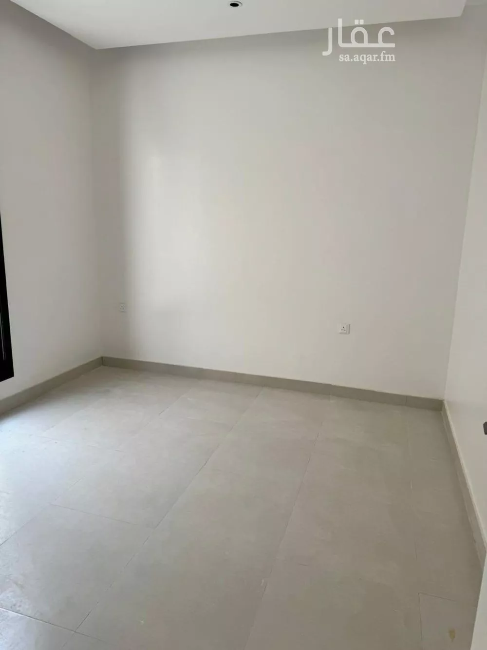 شقة 5 غرف في عرقة 1