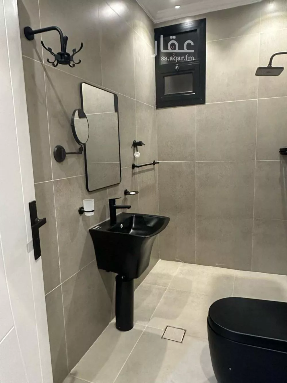 شقة 3 غرف في الملقا 5