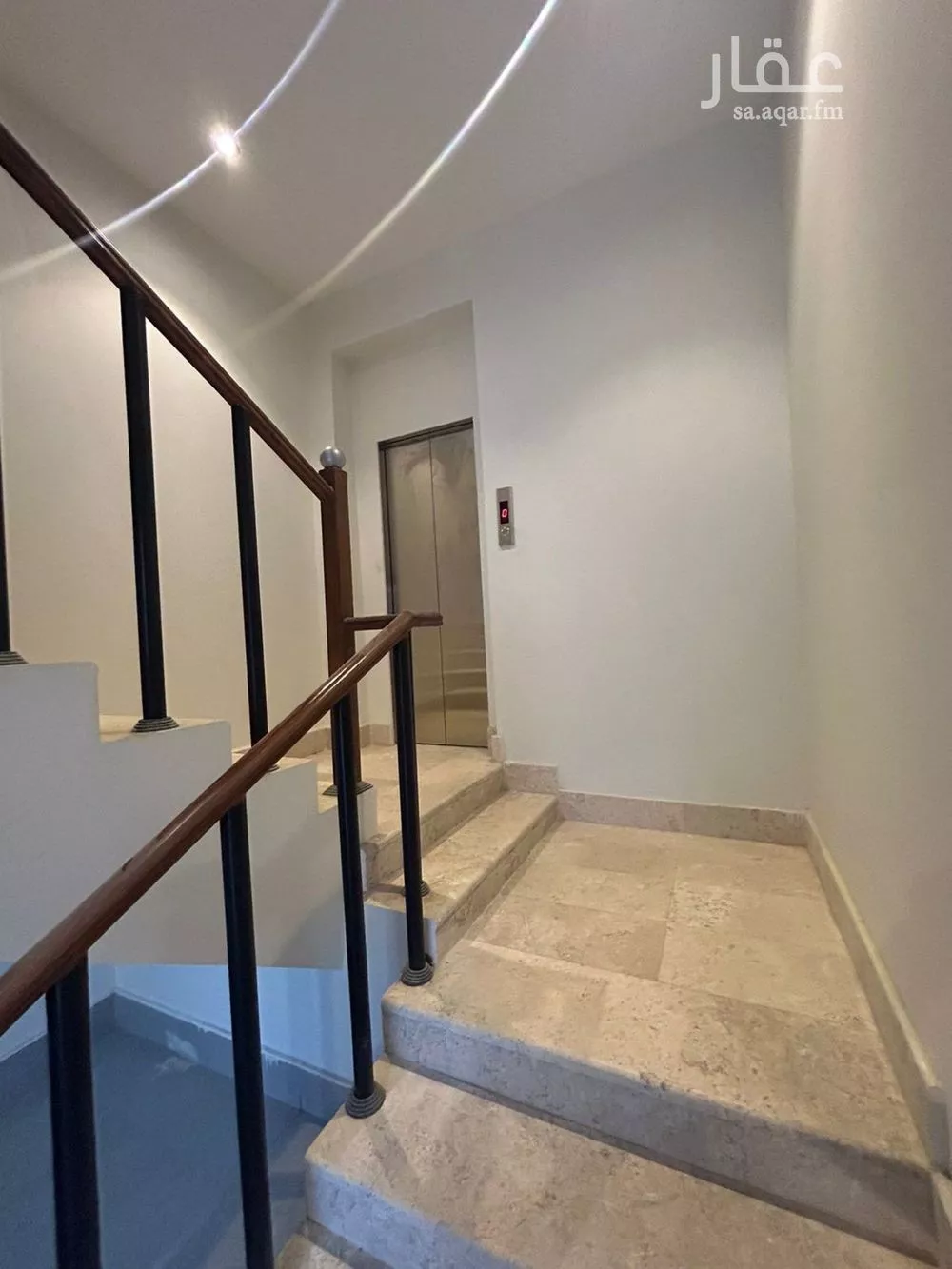 فيلا 4 غرف في العارض 2