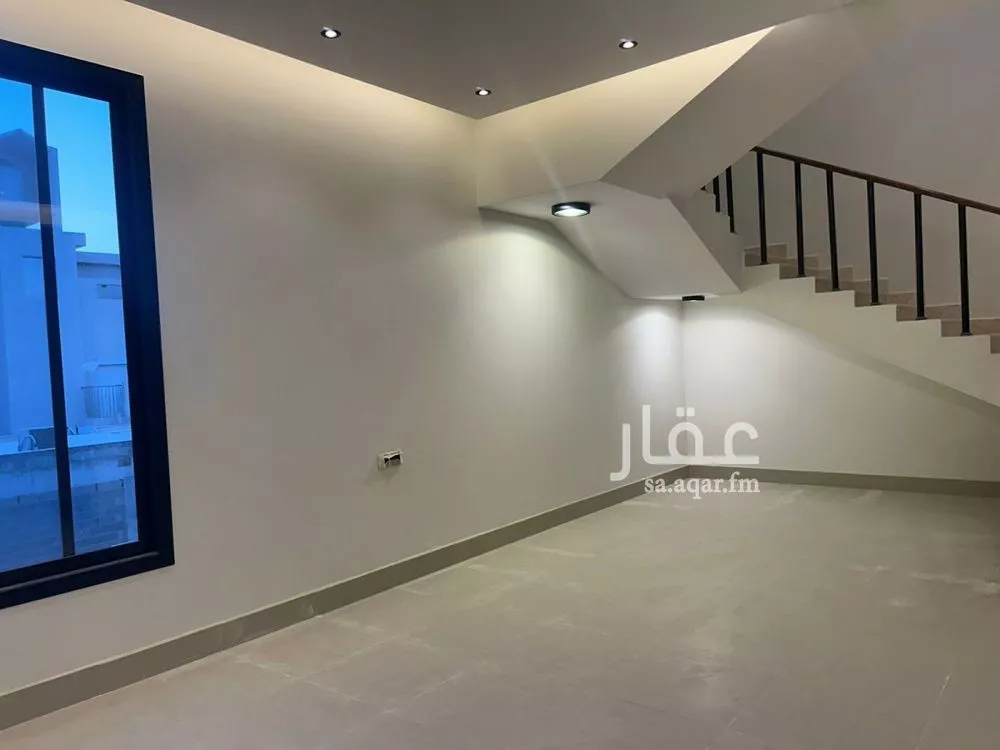 فيلا 4 غرف في العارض 5