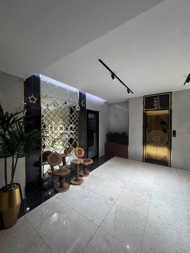 شقة 5 غرف في الروضة 3