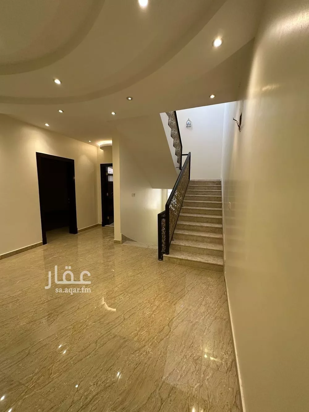 فيلا 5 غرف في العارض 3