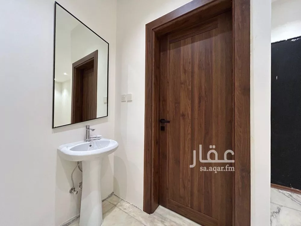 5 bedroom villa in Al Malqa 4