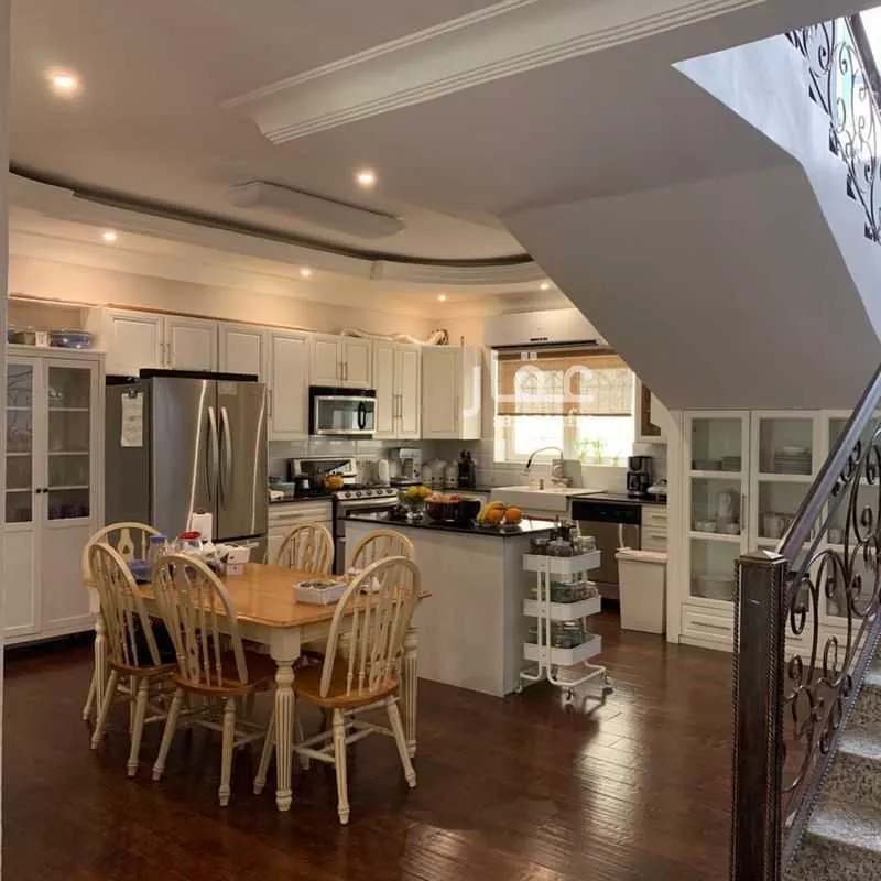 فيلا 8 غرف في القشلة 4