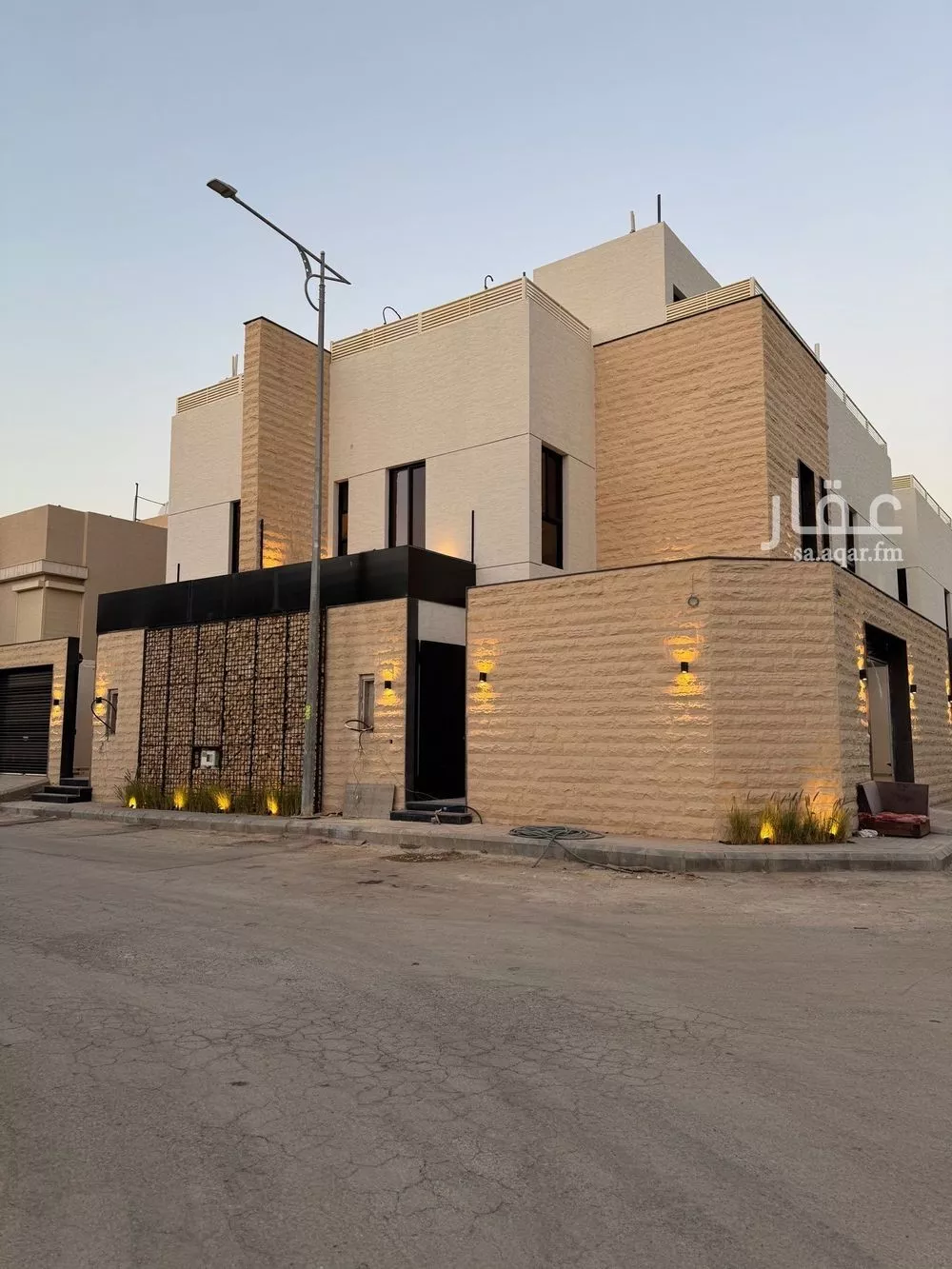 فيلا 4 غرف في العارض 3