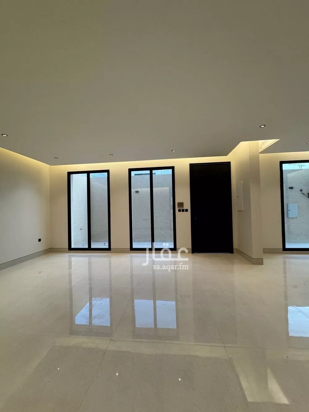 فيلا 4 غرف في العارض 5