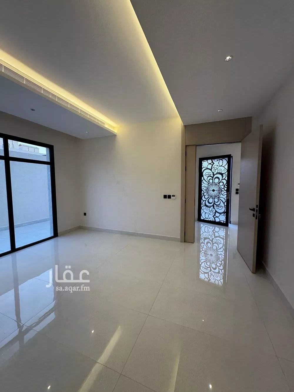 فيلا 4 غرف في العارض 2