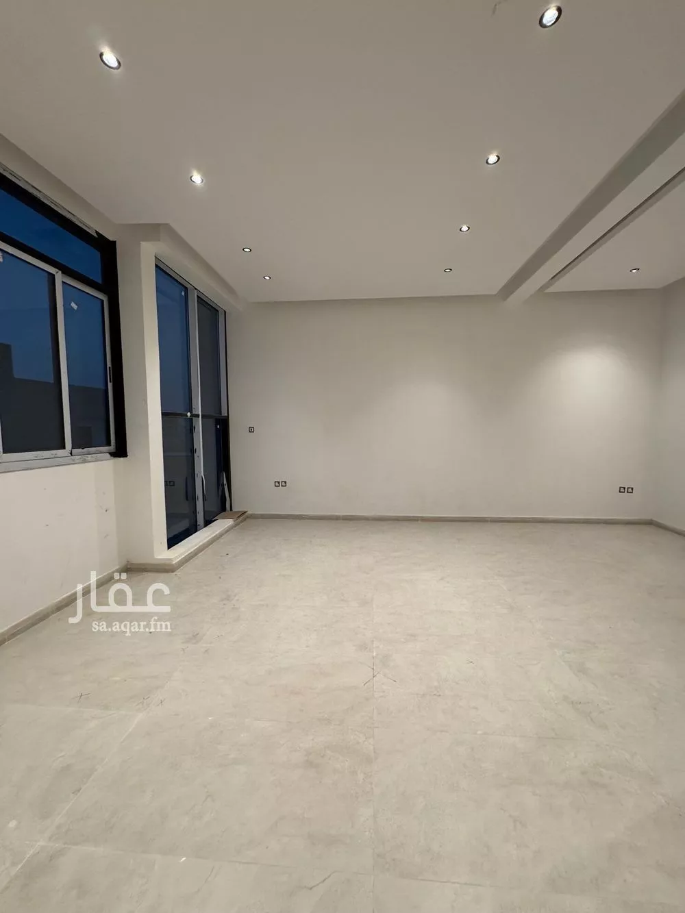 فيلا 4 غرف في العارض 5