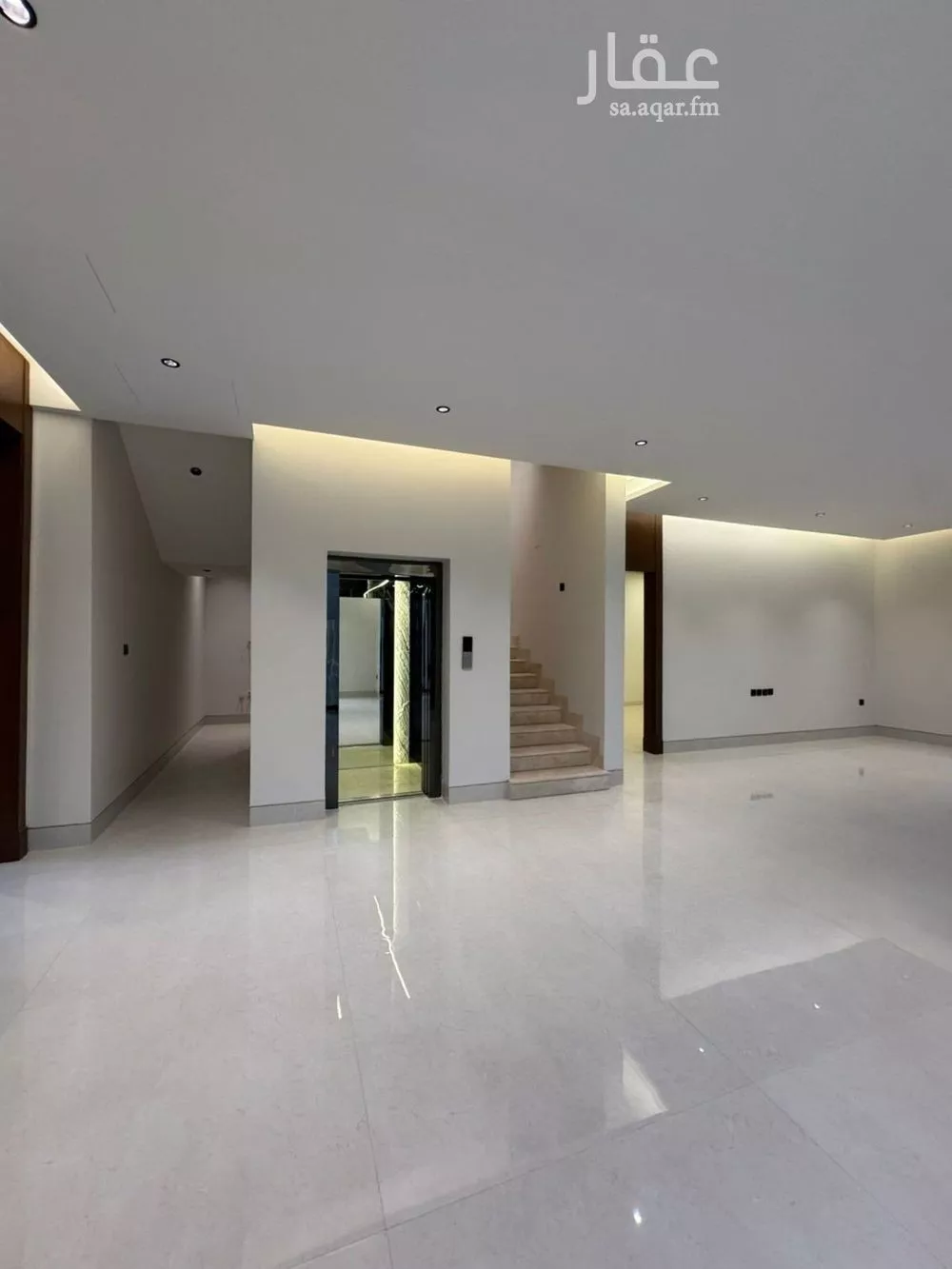 فيلا 4 غرف في العارض 3