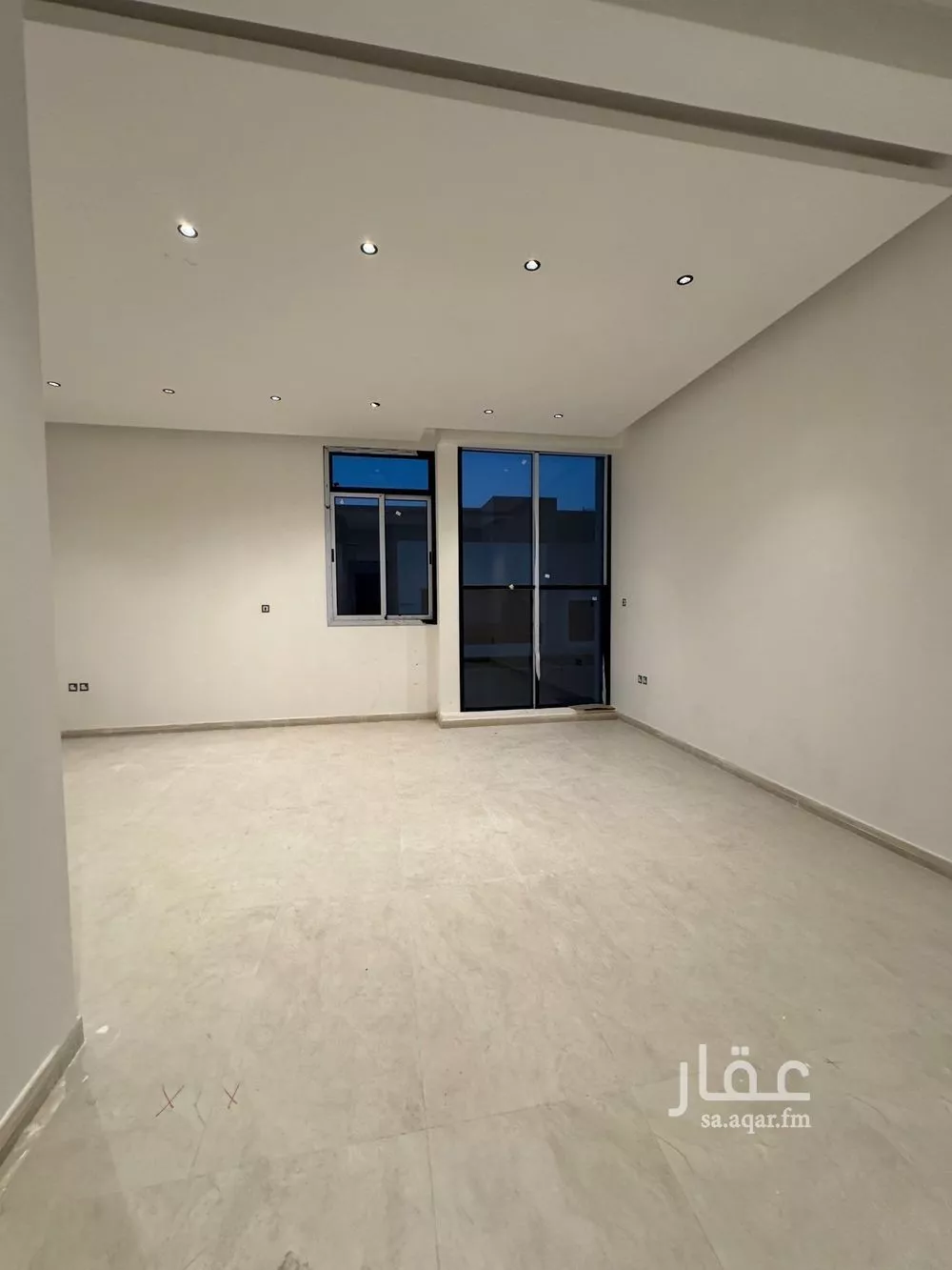 فيلا 4 غرف في العارض 4