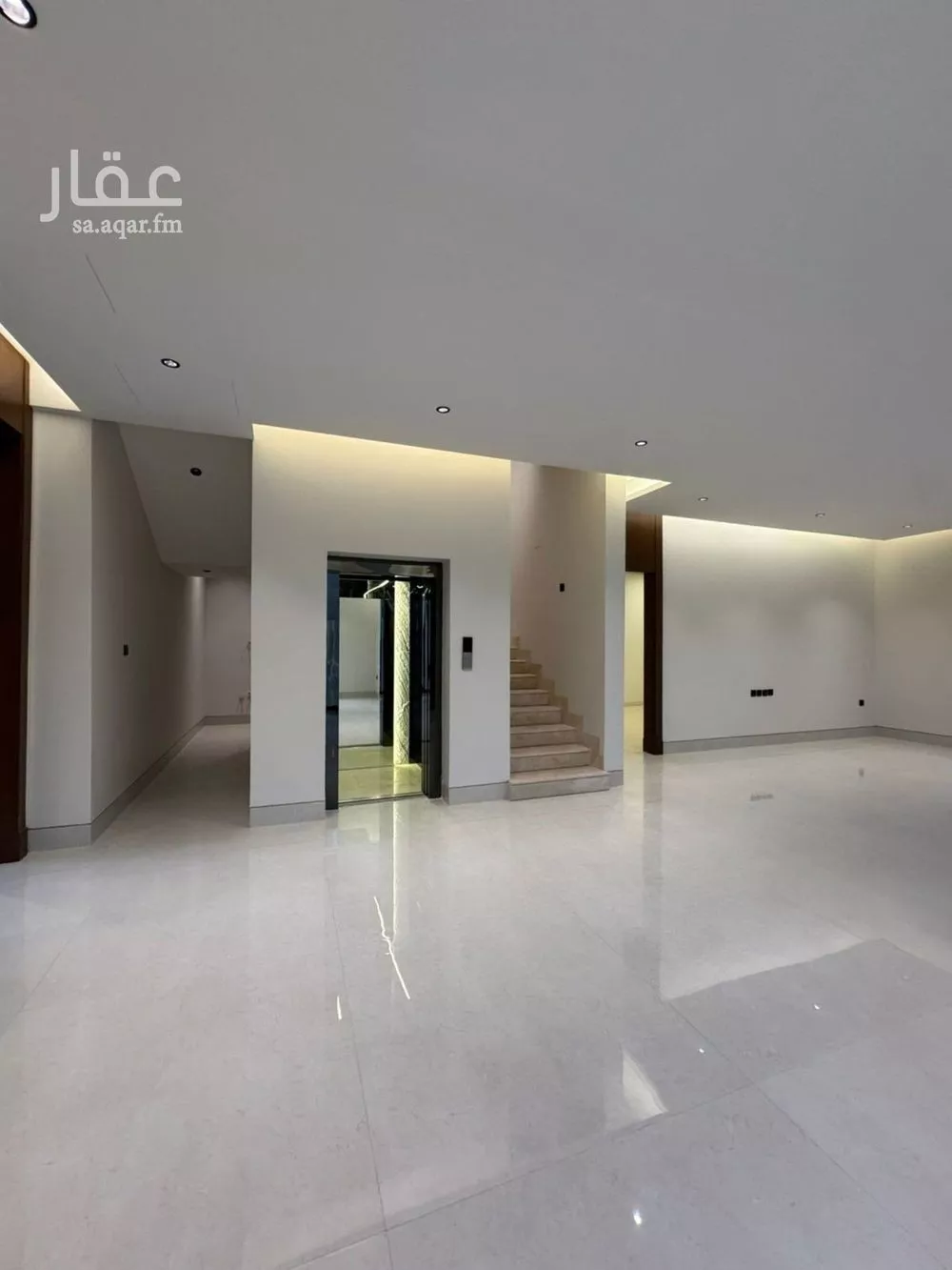 فيلا 5 غرف في العارض 4