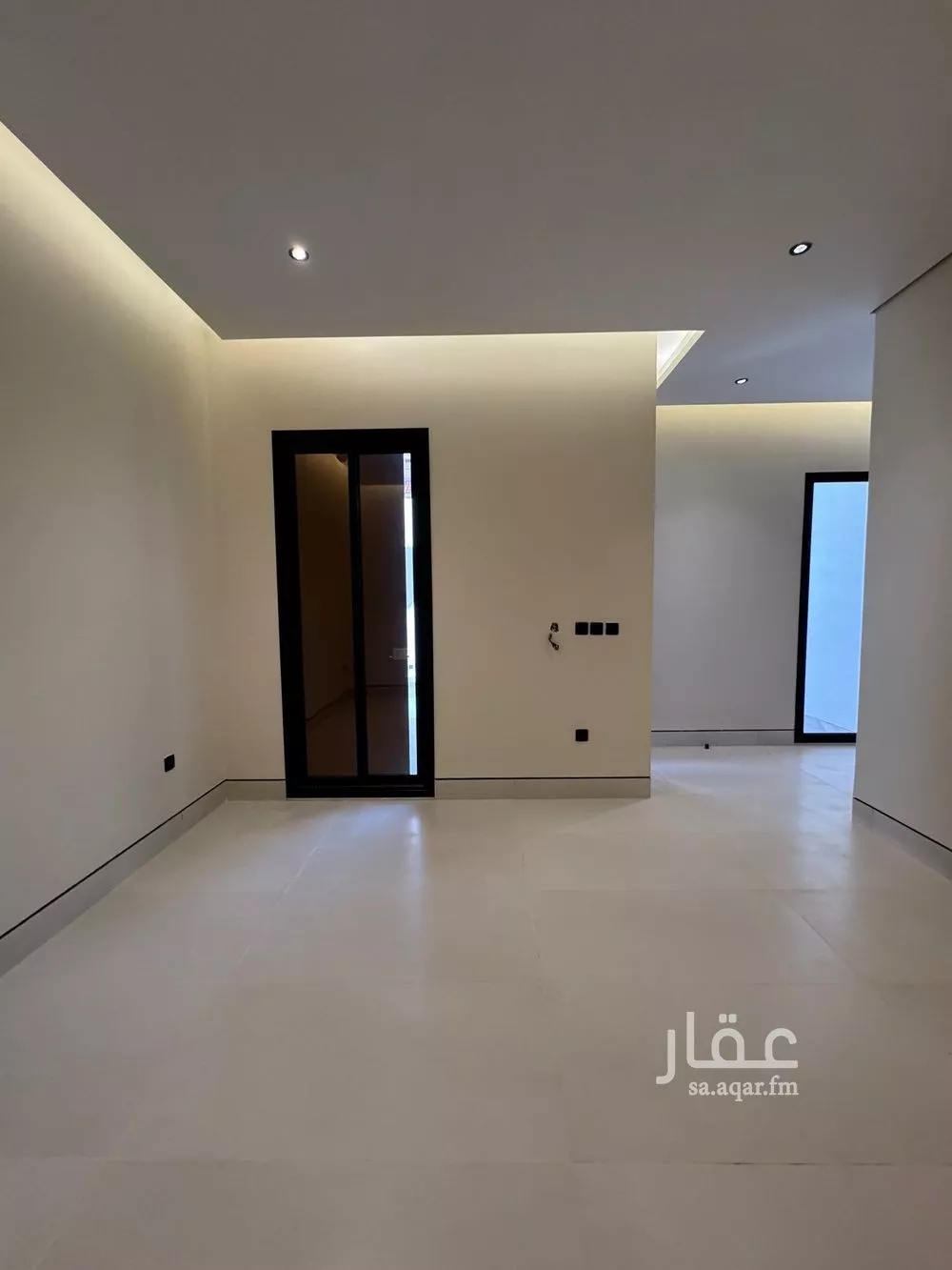 فيلا 4 غرف في العارض 2